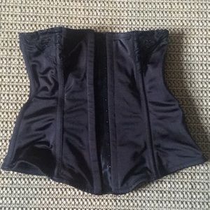 “Curvation” Size Large Waist Clincher